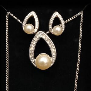 Avon Gold and Cream Necklace Set